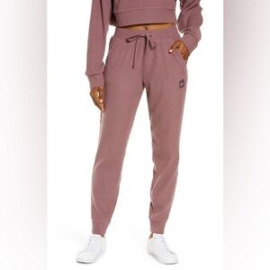 Alo Muse Set - Woodrose (Mauve) - Bottoms S Top M